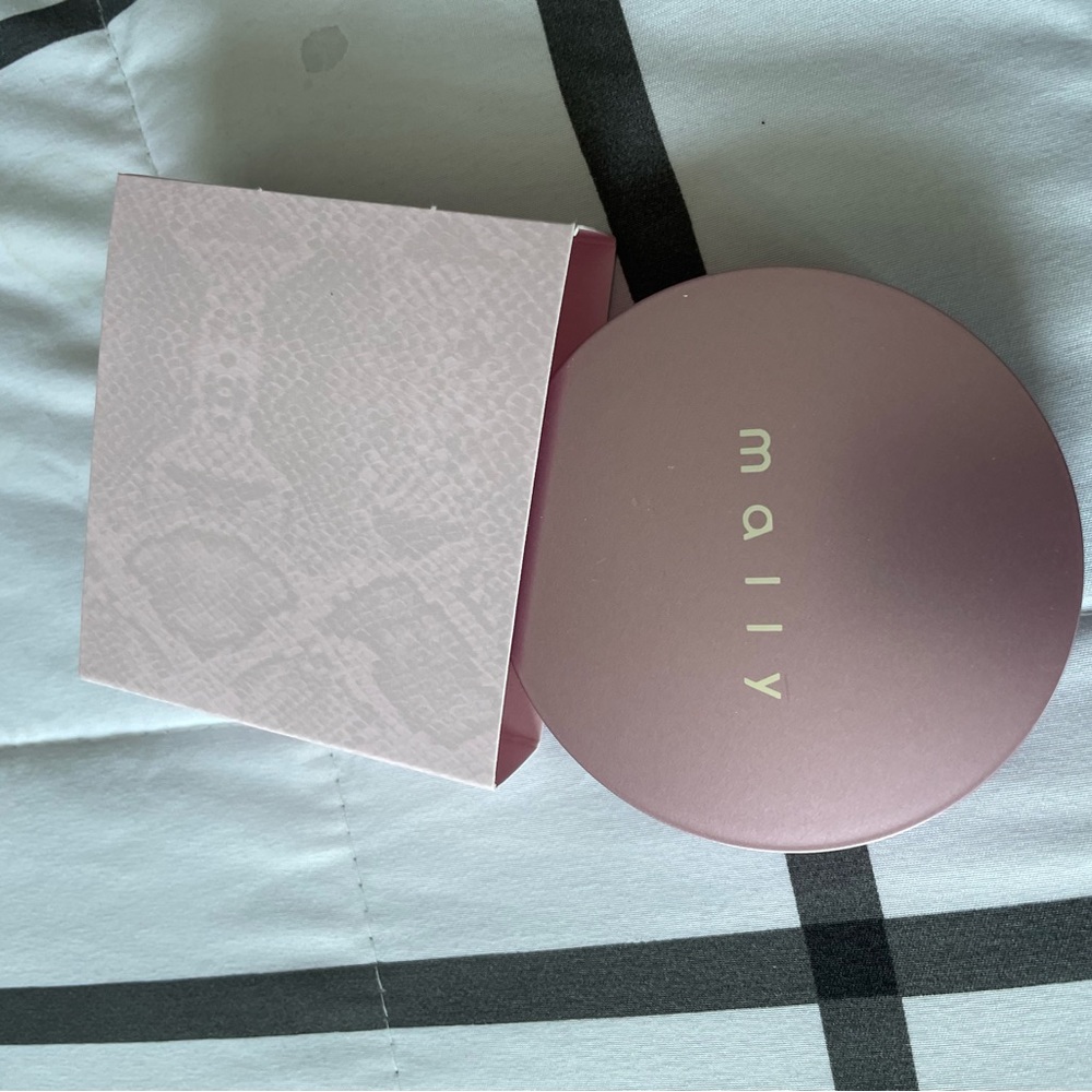 Mally Compact Foundation Powder Duo - Picture 2 of 5